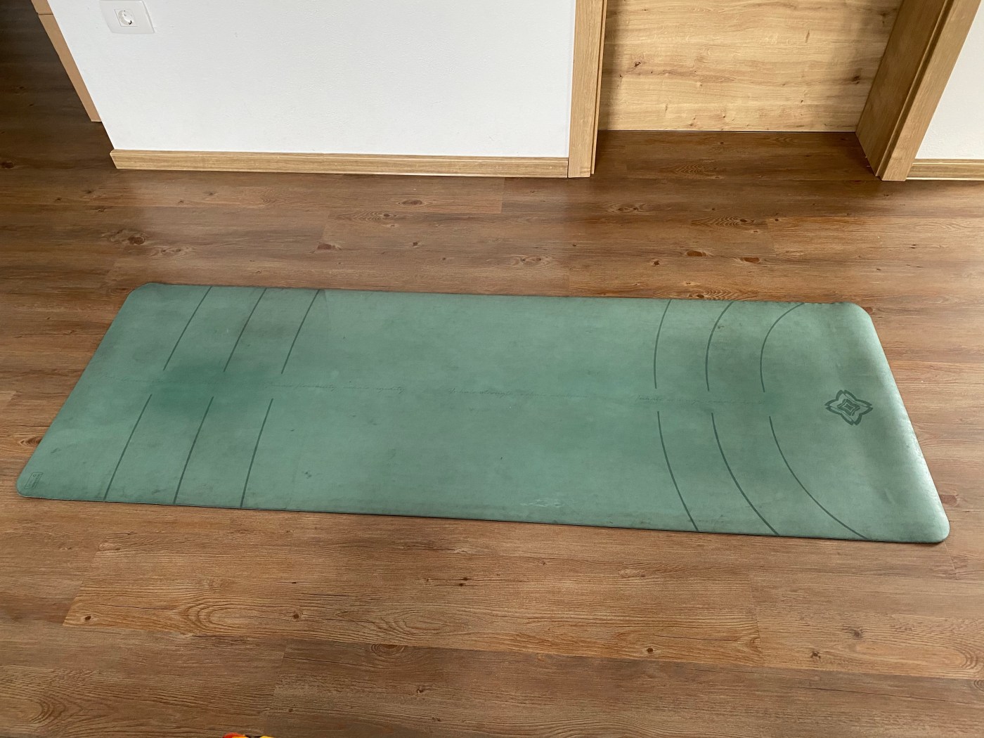 yoga mat, wood floor