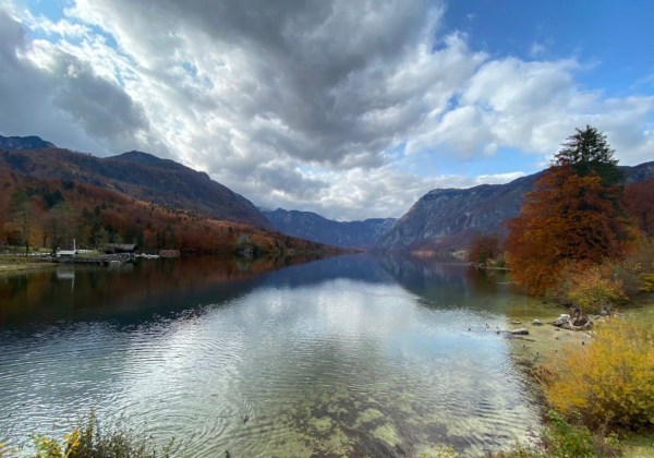 Autumn colours, lake